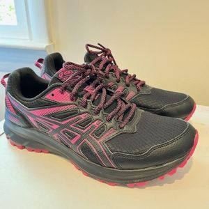 WOMEN'S ASICS TRAIL SHOES SZ10